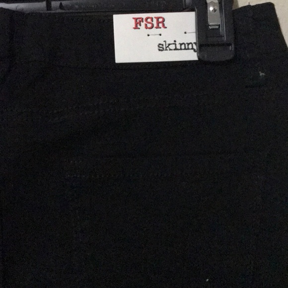 Jr. Ladies black stretch pant “biker” style. NWT - Picture 3 of 5